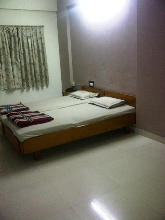 Hotel Abha International Bhuj Bilik gambar